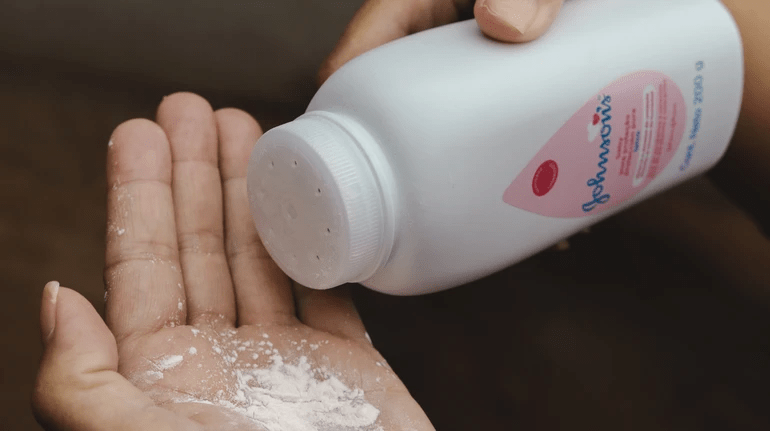 Як Johnson & Johnson зобов'язали сплатити мільярди через рак яєчників