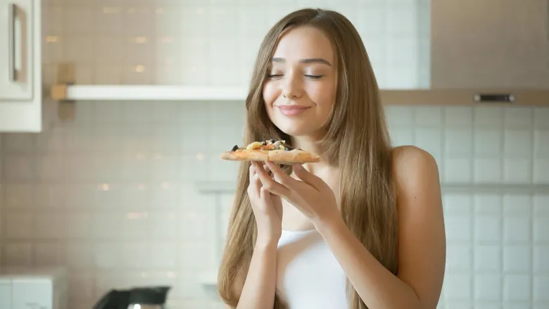 Як їжа впливає на психічне здоров'я: наукові факти про зв'язок вашої тарілки та емоцій