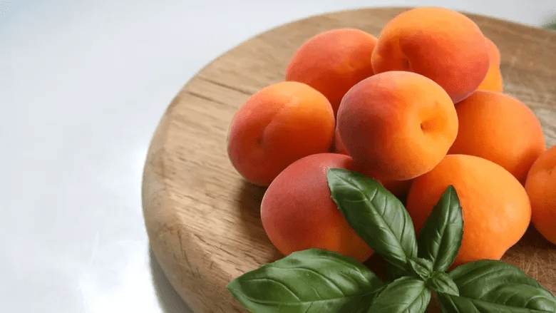 Користь абрикосів: чому цей літній плід є незамінним для серця та зору