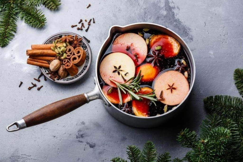 Рецепти святкових напоїв: професійні секрети глінтвейну та какао від сомельє