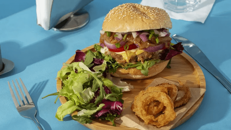 Вплив жирної їжі на мозок: як надлишок жирів відкриває «ворота» для бактерій